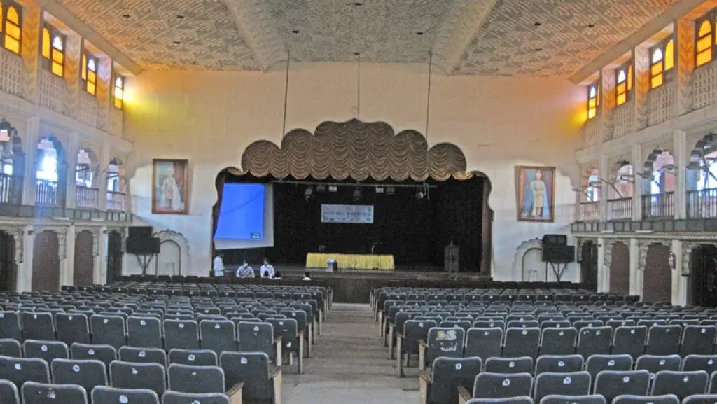 Jaganmohan Palace Art Gallery and Auditorium