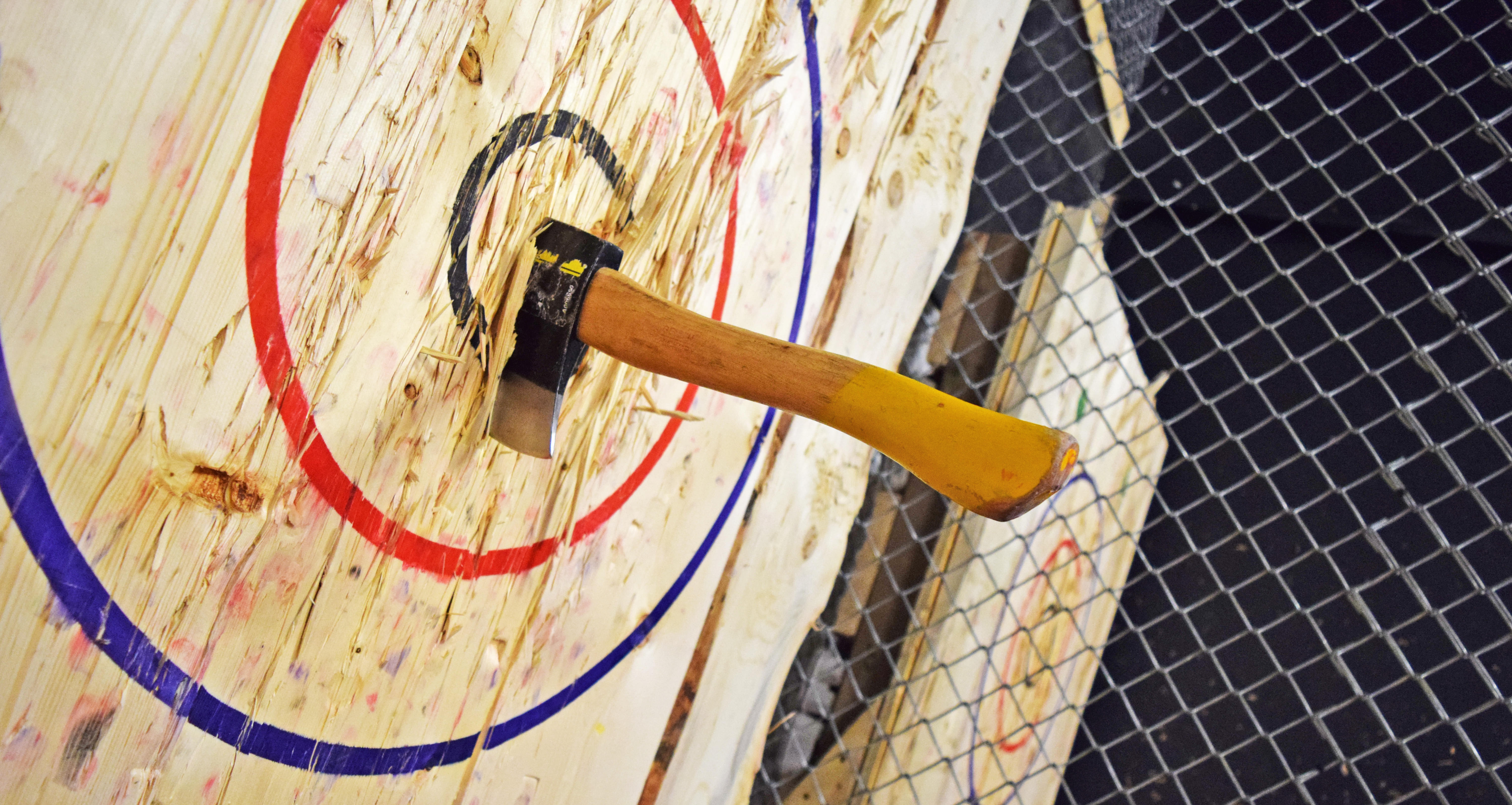 Enjoy axe throwing game in Gold Coast 