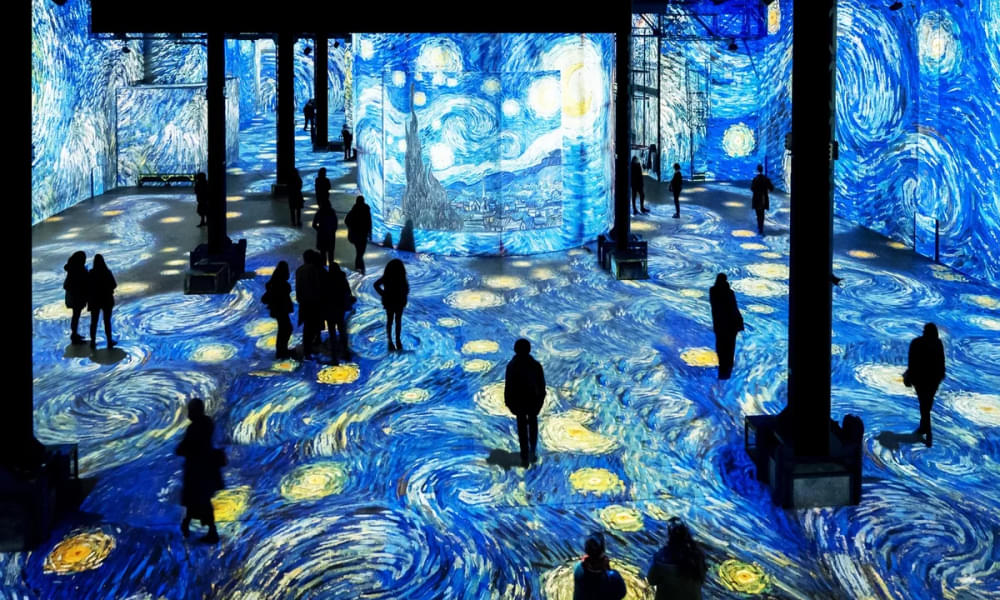 See the illuminating surroundings of Van Gogh Exhibition