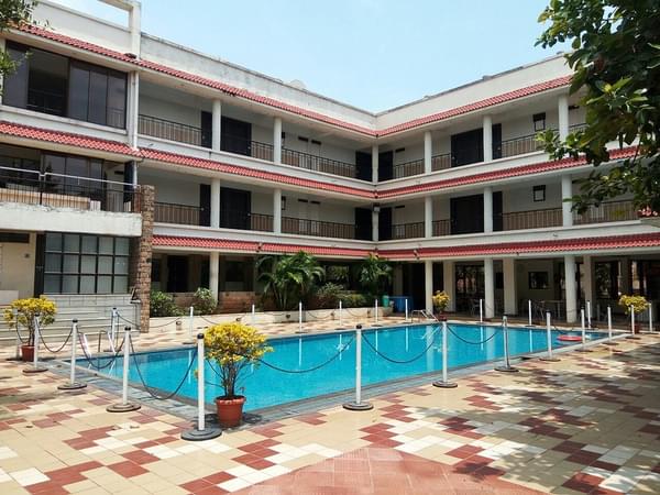 La Shimmer Resort, Mumbai offers a comfortable stay