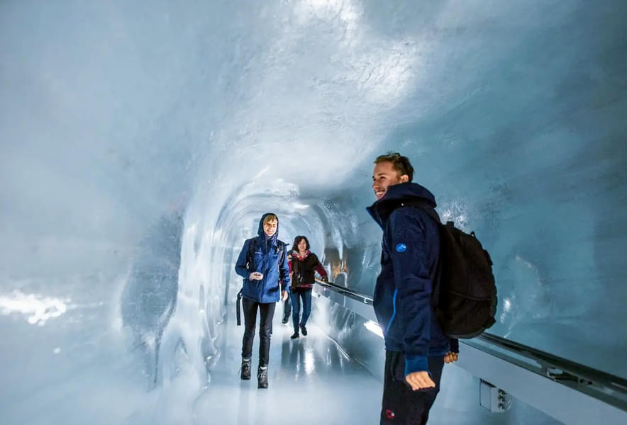 Pass through the tunnels of Ice Palace