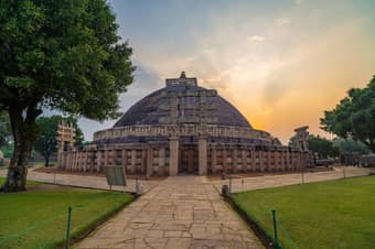 Explore Sanchi Stupa along with other landmarks on a 10 hour guided tour