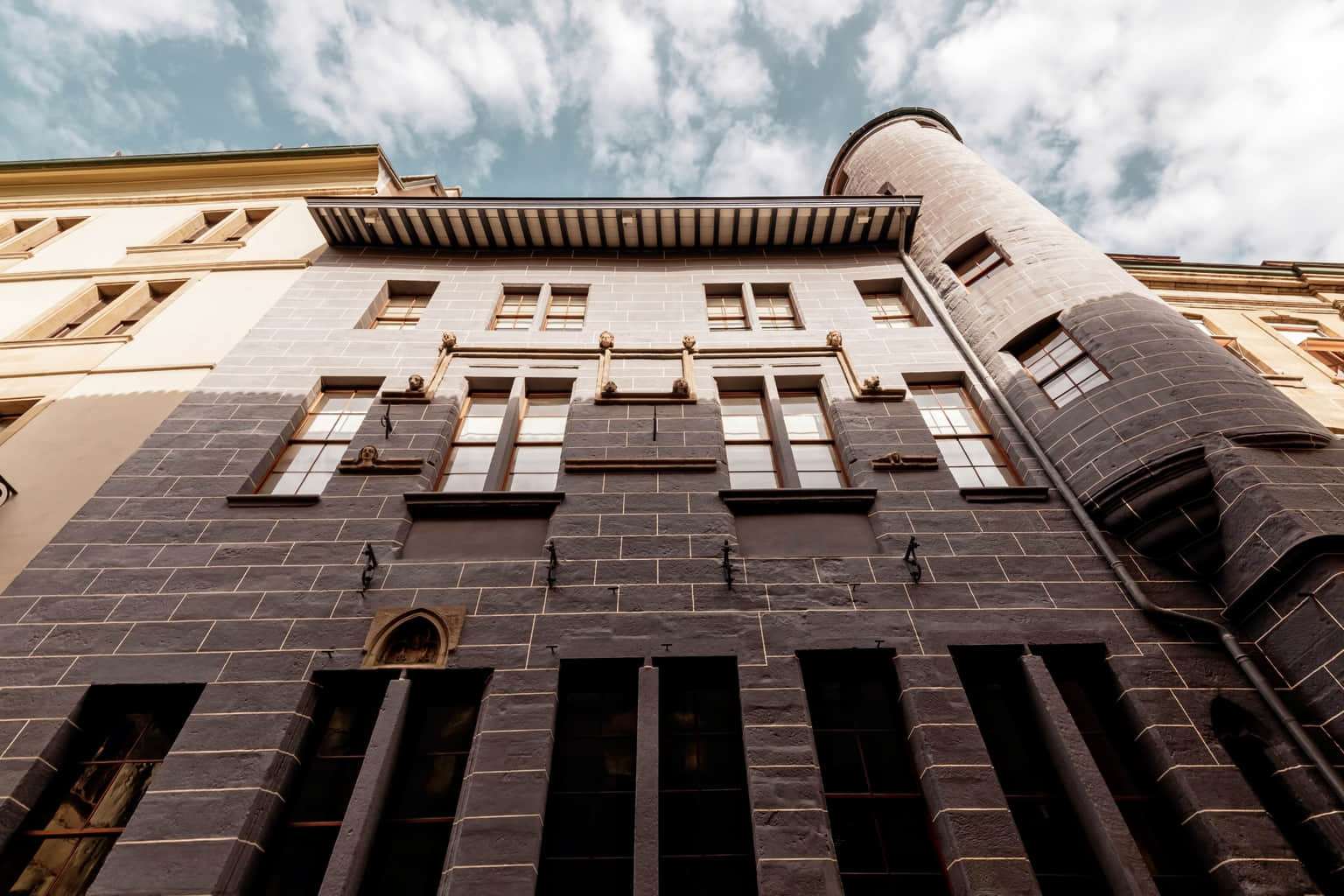 Tavel House