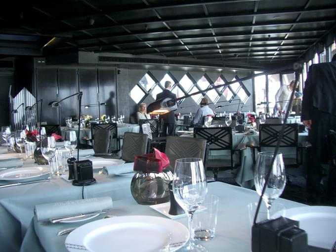 Le Jules Verne restaurant