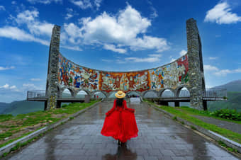 Admire the Soviet mosaics at Russia-Georgia Friendship Monument
