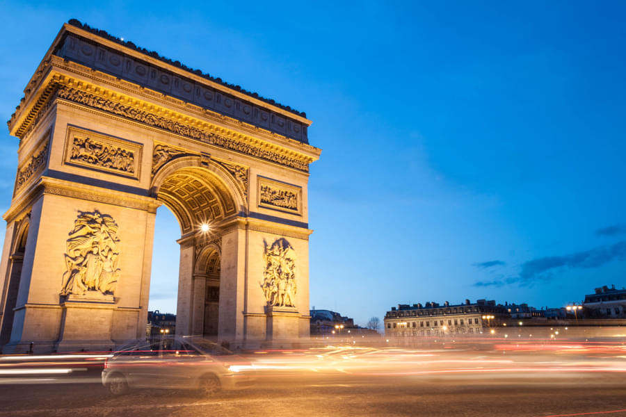 Get a glimpse of the historic monument of Arc de Triomphe in Paris