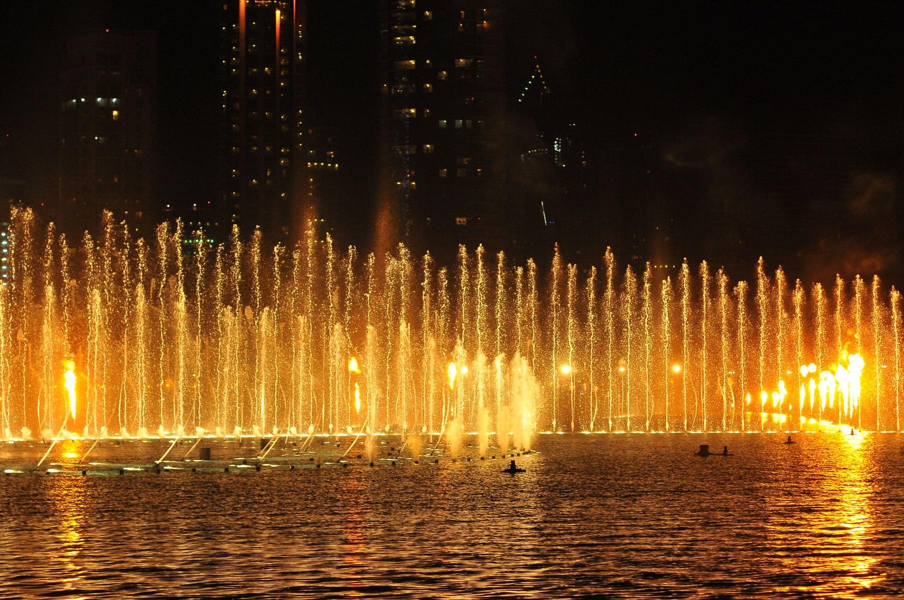 Watch Water Waves at Dubai Fountain