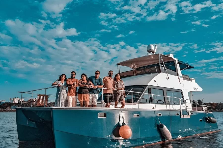 Luxury Yacht With Beer & Barbeque Experience Image