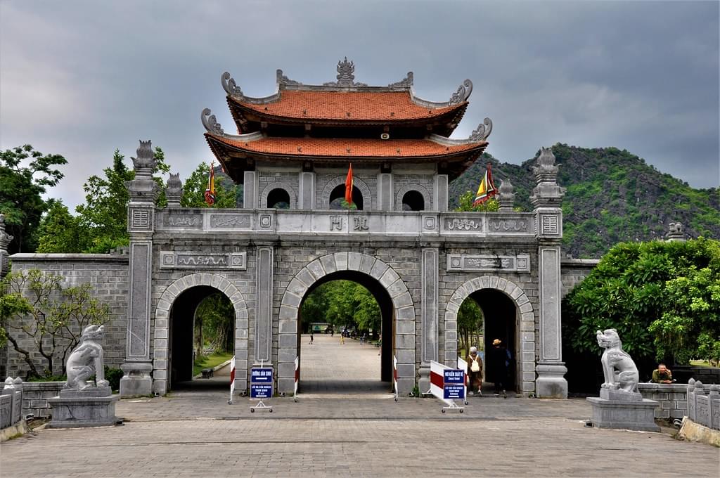Hoa Lu temples of the Dinh & Le Dynasties Overview