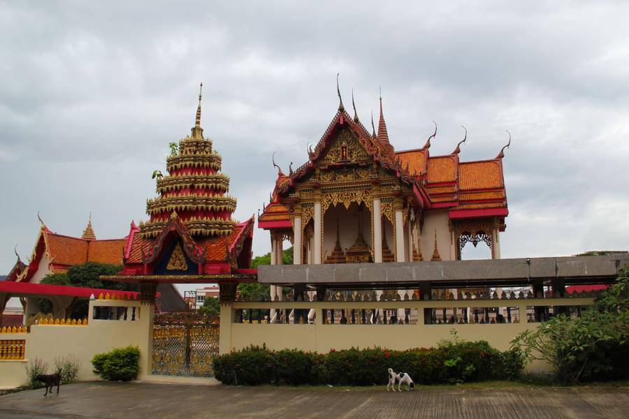 Visiting Wat Patong