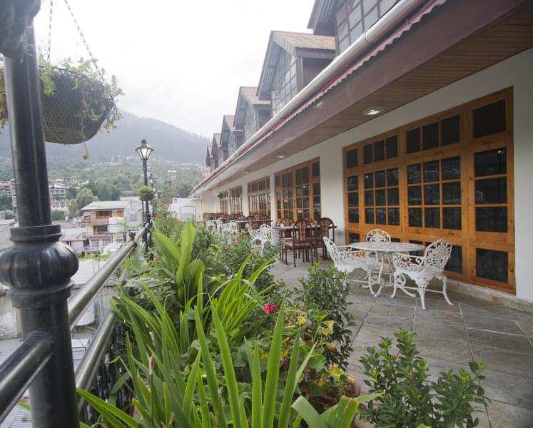 A Cozy Getaway With Serene Views in Manali Image