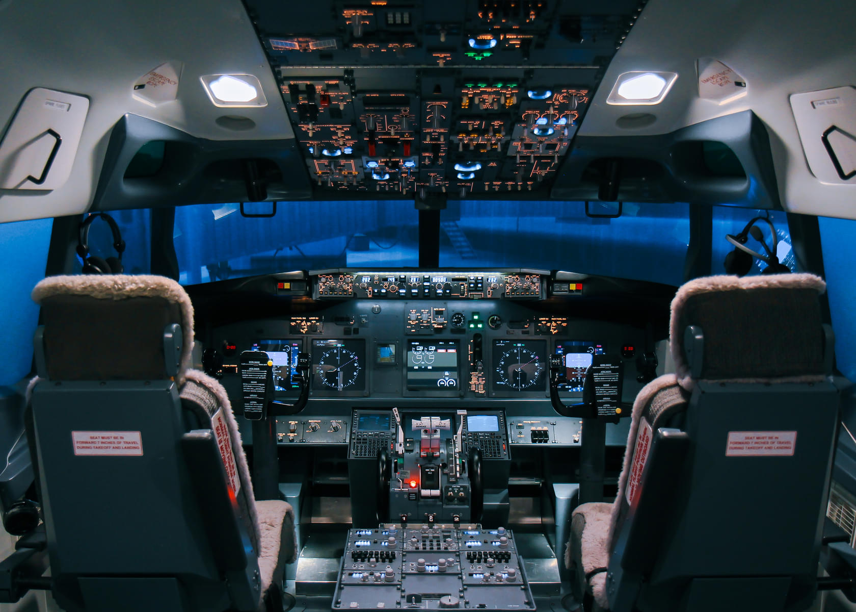 Pilot a Boeing 737 Simulator