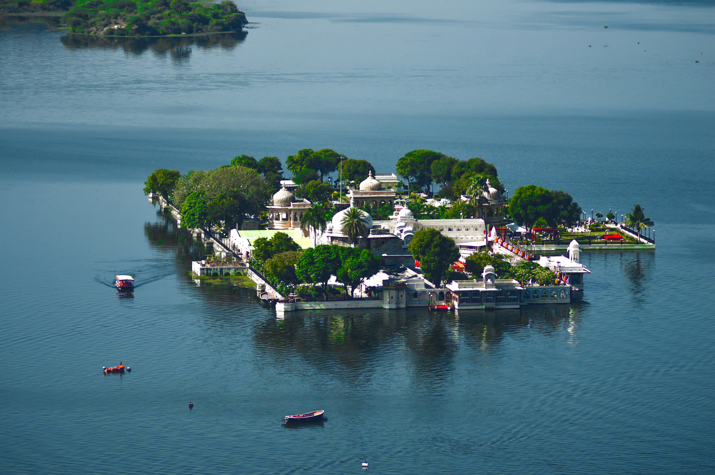 Jagmandir Island Palace Overview