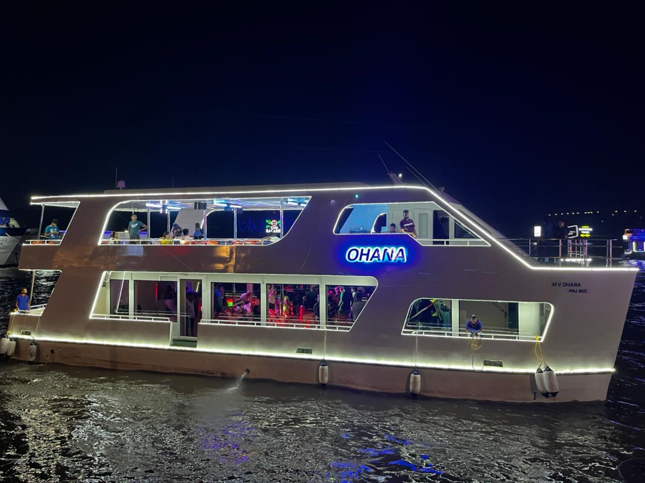 Floating Dine-in Party Cruise in Goa