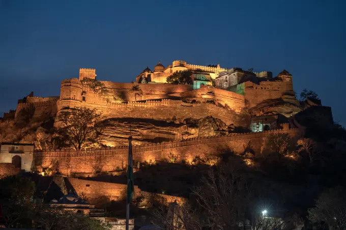 Marvel at the grandeur of Kumbhalgarh Fort