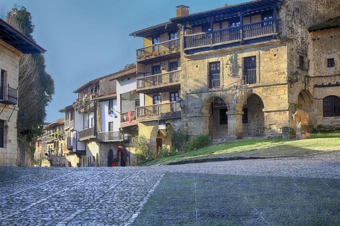 Having food and drinks in Plaza de Santillana