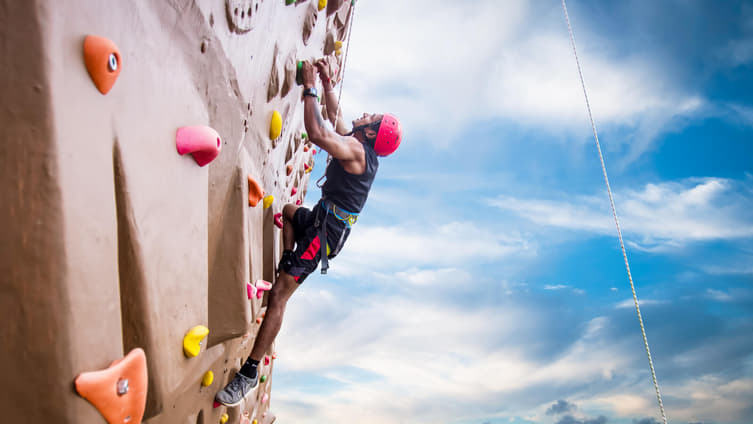 Experience over 33 exciting rope course challenges