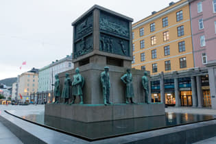 Gbsobzo5quliut6vbz2b301idpqf 29046338211 46735e91b8 k