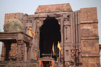  See Bhojeshwar Temple & Bhimbetka's heritage on 12-hour tour.