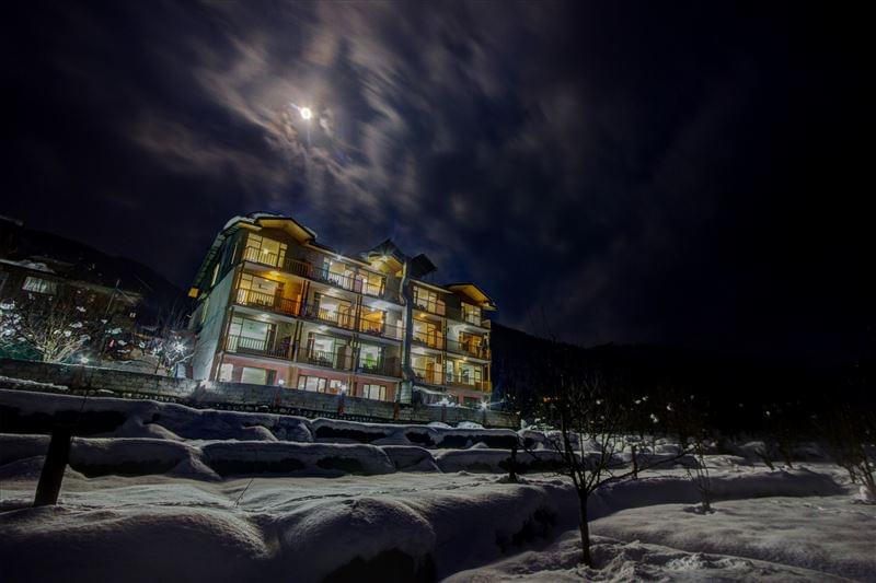 A Luxurious Stay Amidst Apple Orchard In Manali  Image