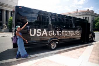 Join the guided tour of New York in a comfortable bus