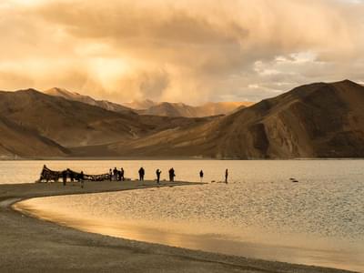 Get captivated with a surreal experience at the Pangong Lake amidst the tranquility of the Ladakh mountains. 