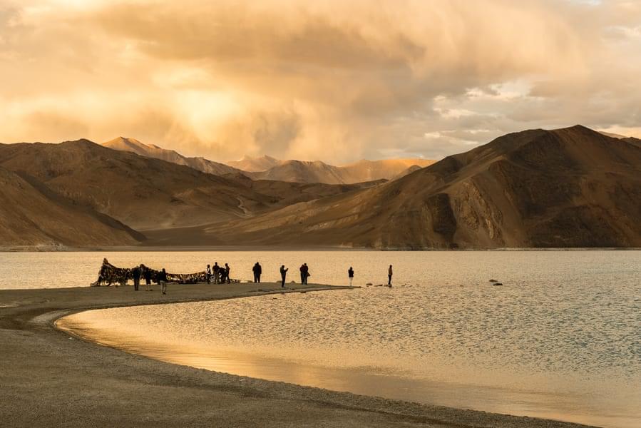 Get captivated with a surreal experience at the Pangong Lake amidst the tranquility of the Ladakh mountains. 