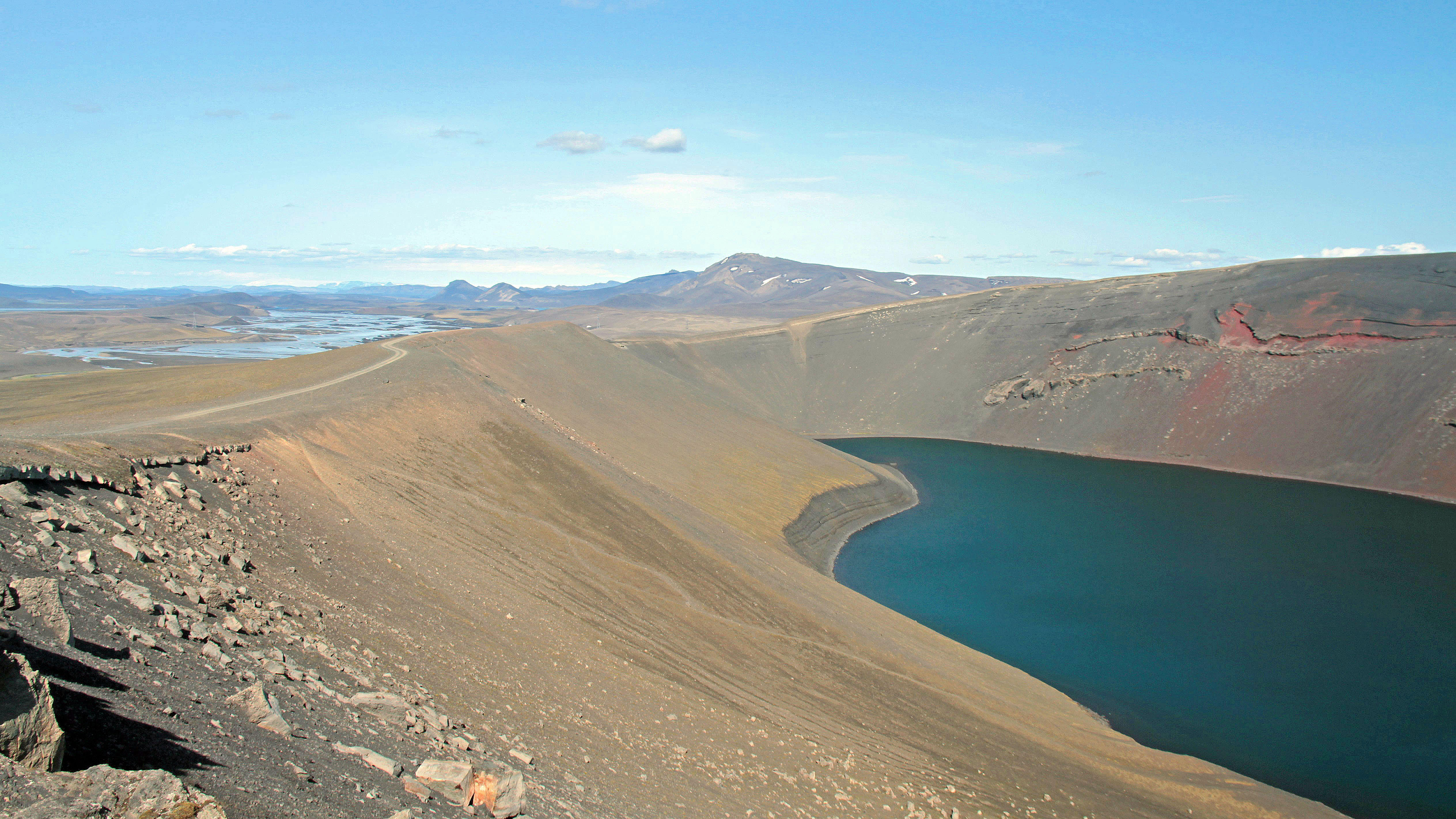 Visit the Fjallabak nature reserve