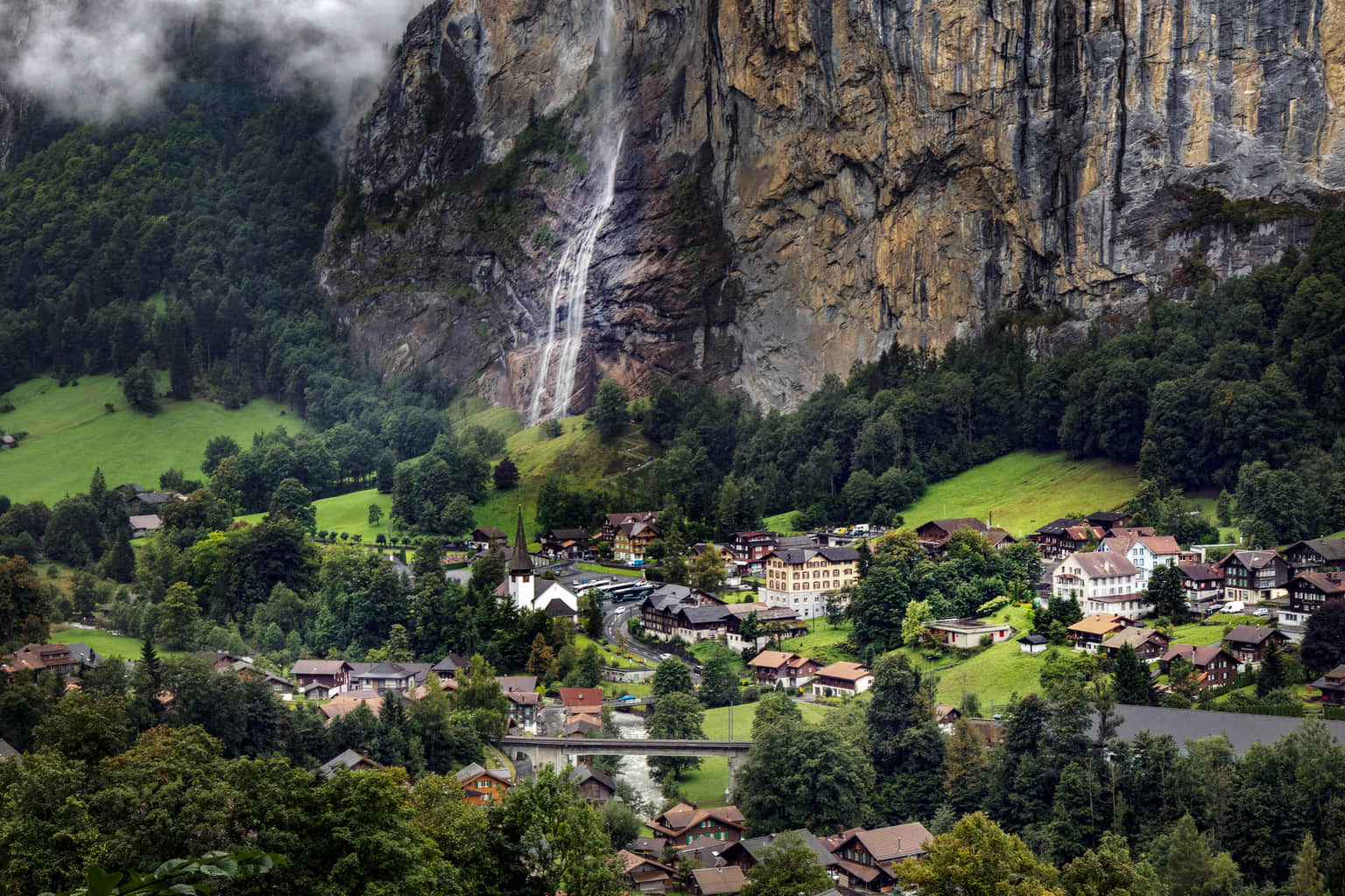 Take a tour of the Lauterbrunnen Village
