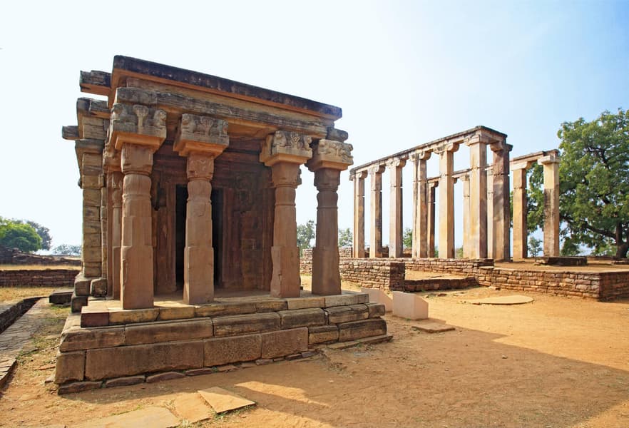 Bhimbetka Rock Shelters Sightseeing Tour Image