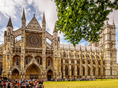 Take 3-hour tour to famous destinations of London 