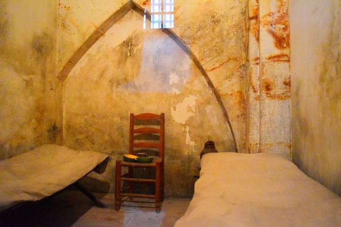 Poor Prisoner's Cell