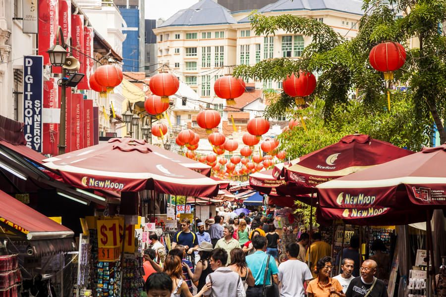 Take a stroll at the amazing Chinatown market