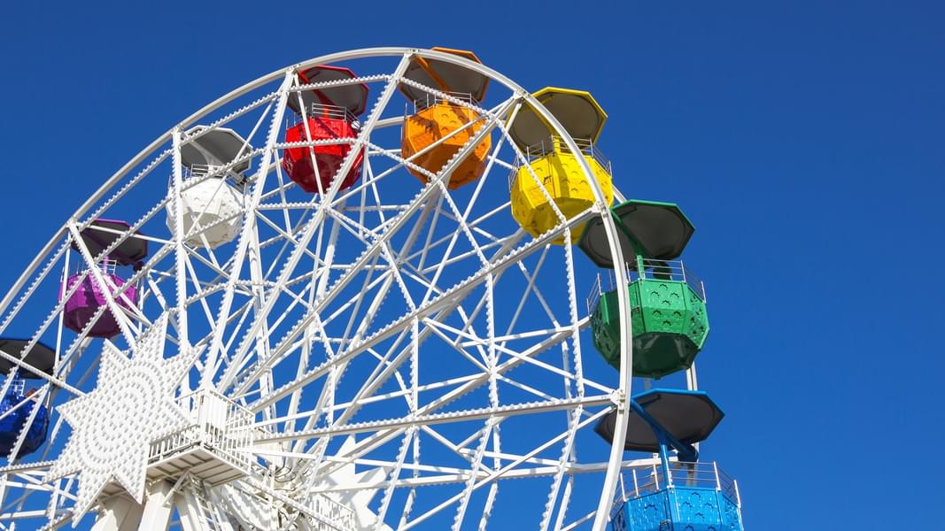 Explore this giant spin wheel at the theme park