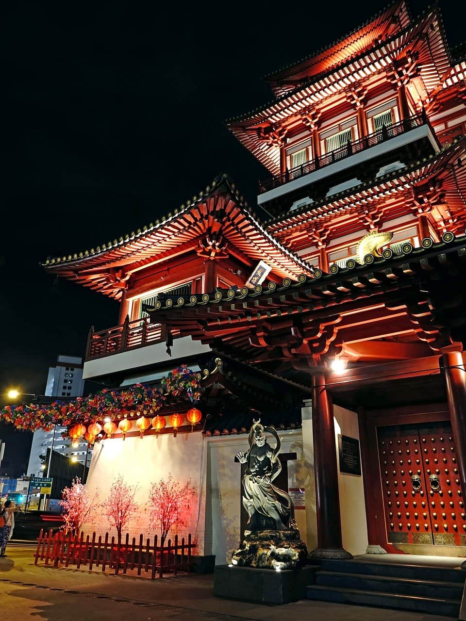 Enjoy Austere Buddhist meal in the temple