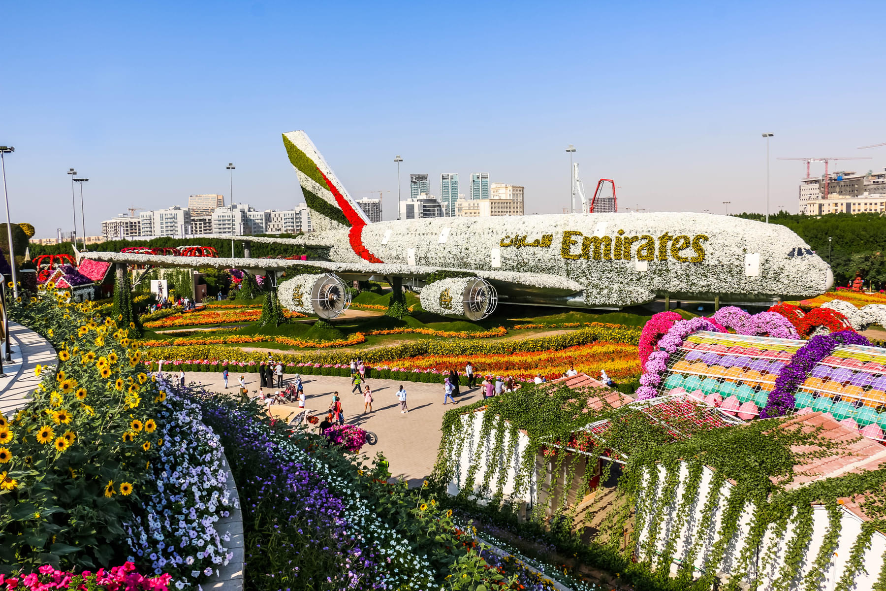 Witness the world’s largest floral installation -  Emirates A380 plane