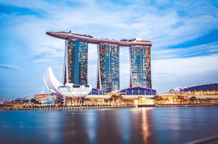 Get mesmerized by the splendor of the great Marina Bay