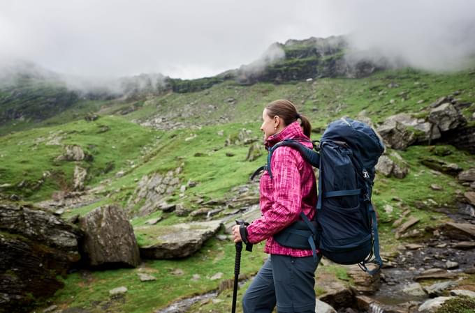 women trekking towards pin bhaba pass