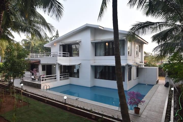 A Luxurious Bungalow With Private Pool In Alibaug Image