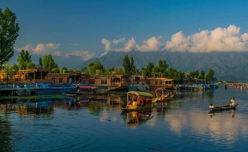 Offbeat Houseboat Stay In Srinagar Image