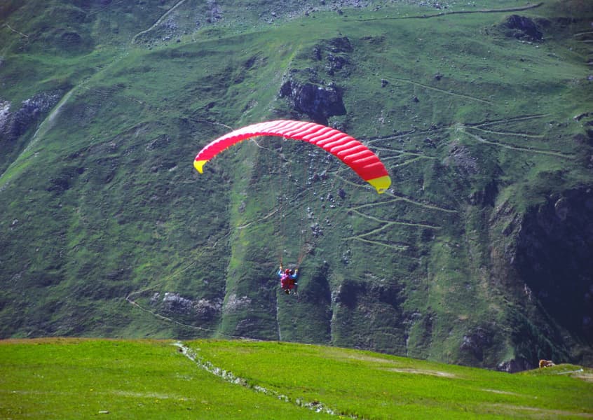 Paragliding in Dobhi Image