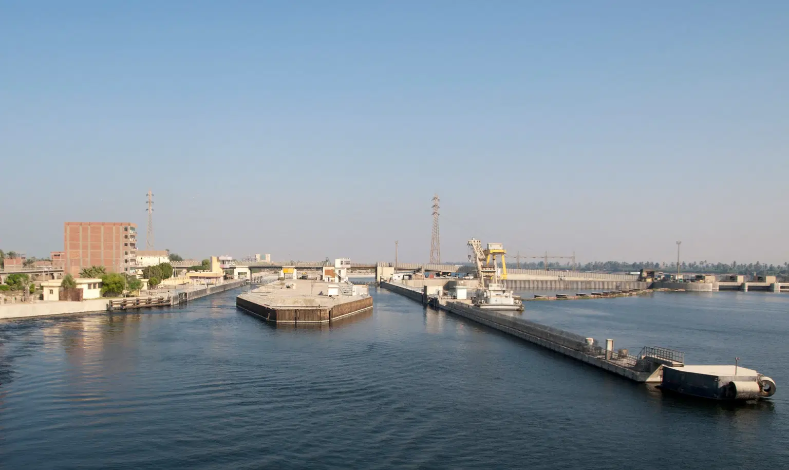 Esna Lock, <em>Esna</em>