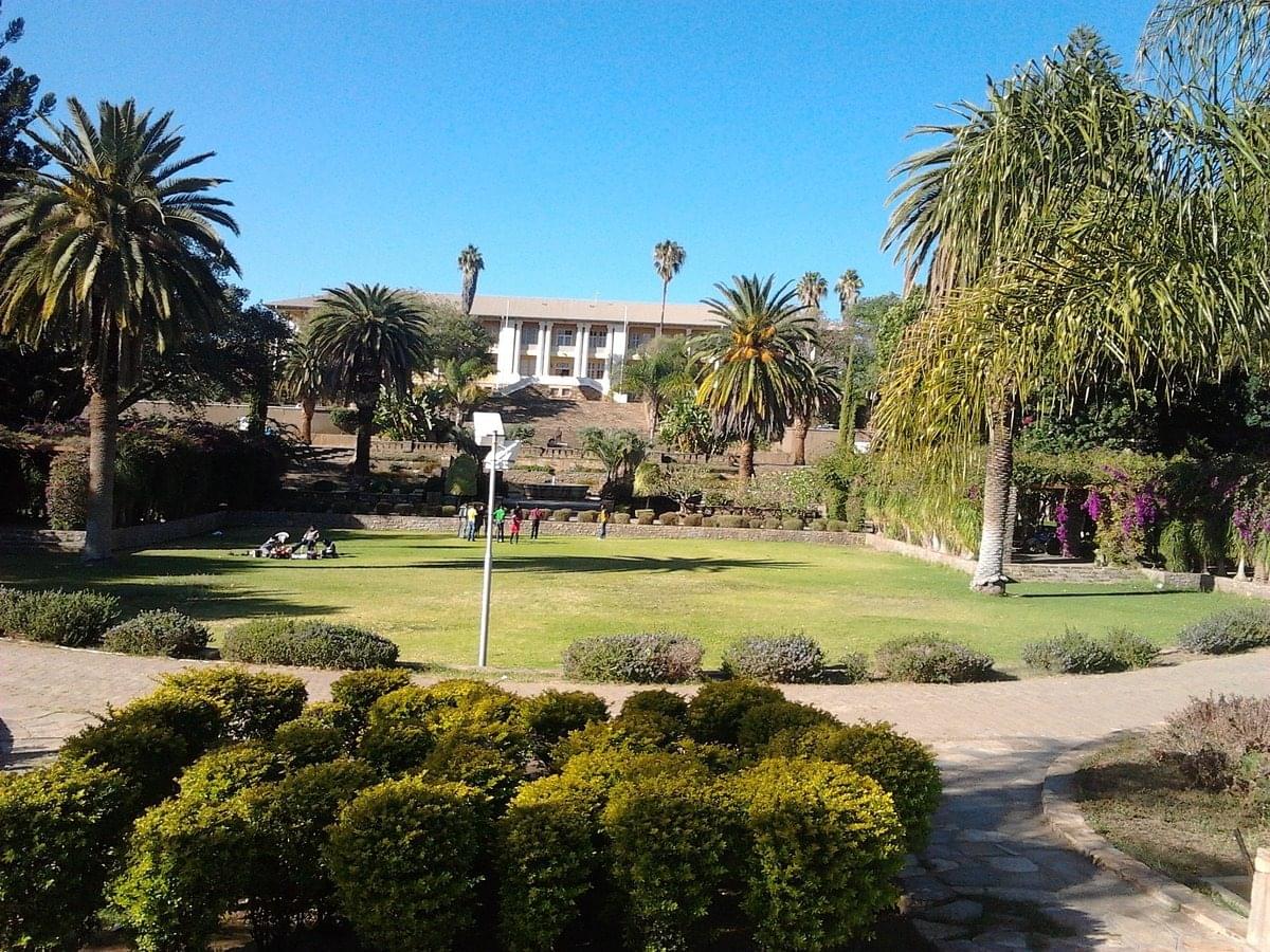 Stroll through the Parliamentary Gardens