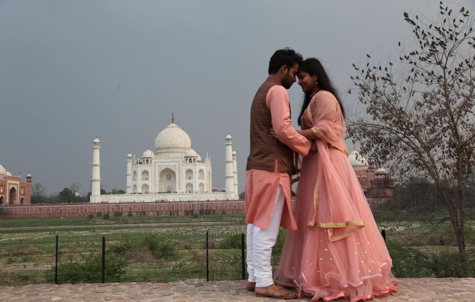 Couple Photoshoot in Agra Image