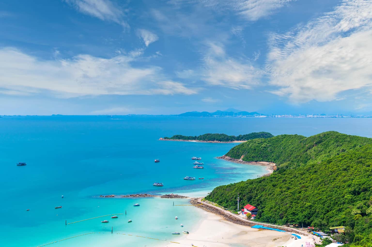 Eye-witness the scenic beauty at the Tawaen Beach