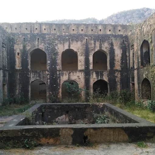 Explore the Fort’s Architecture & Secret Tunnel