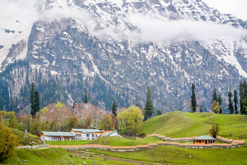 Betaab Valley Overview