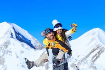 Couple enjoying their time in Manali