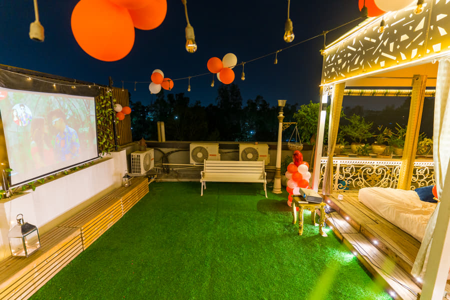 Rooftop Candlelight Dinner and Private Movie Experience for Couples, New Delhi Image