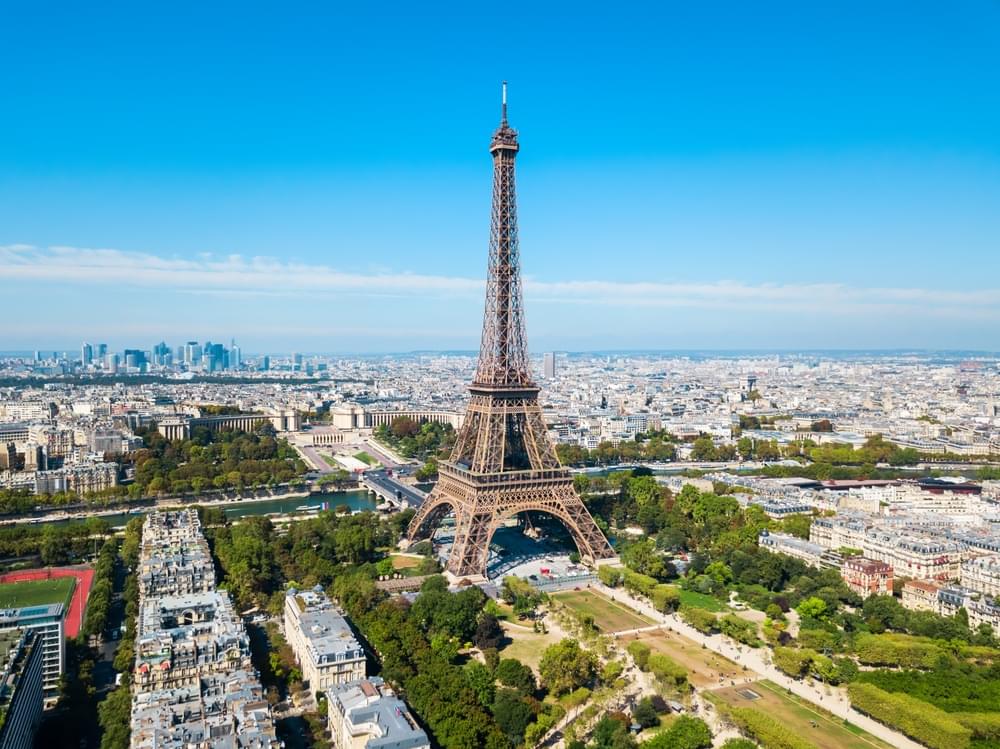 Mesmerize with The View of Paris From The Top Of Eiffel Tower